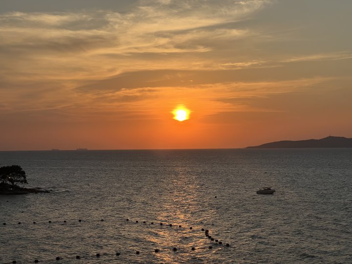 Goldener Sonnenuntergang Dongtan Beach Pattaya